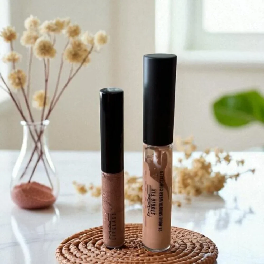 MAC Cosmetics Bundle Lip Gloss and 24 Hour Smoothwear Concealer Shade NW25 AC9